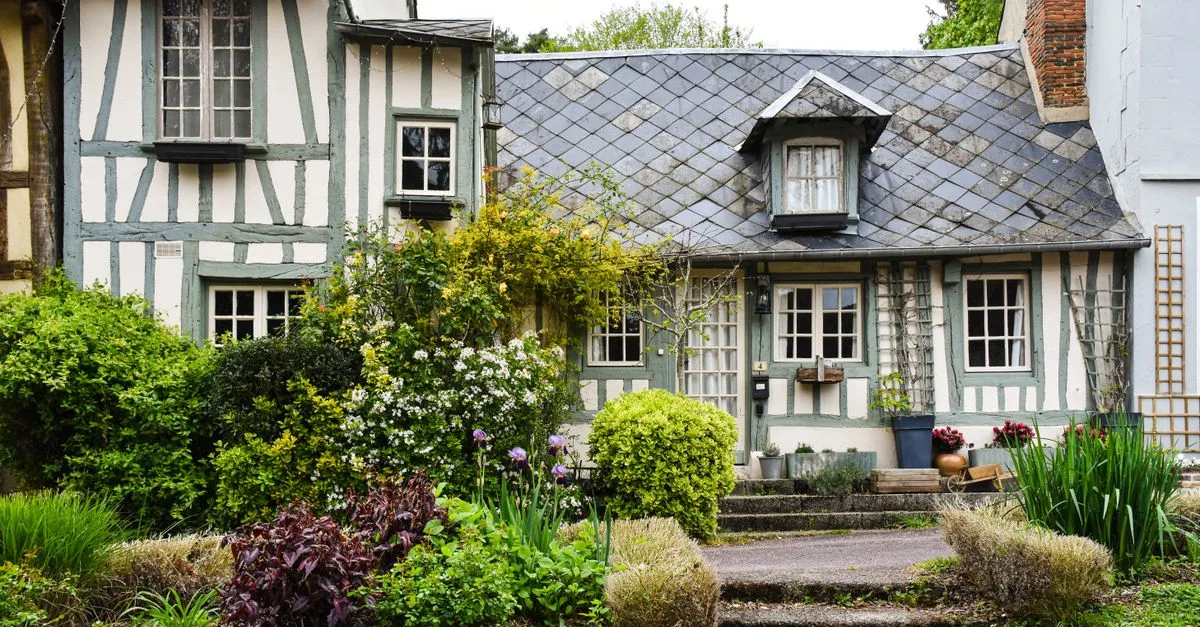 découvrez la cuisine normande, riche en saveurs authentiques, fromages renommés, fruits de mer frais et recettes traditionnelles qui célèbrent le terroir de normandie.