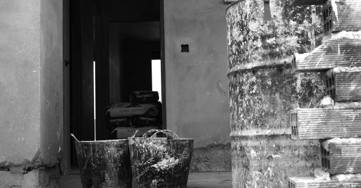 découvrez les proportions idéales pour un mélange de chape de qualité, assurant solidité et durabilité pour vos sols.