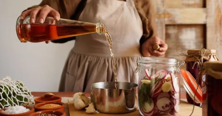 découvrez les conseils essentiels pour assurer la sécurité de la mère de vinaigre lors de la préparation et du stockage de votre vinaigre maison.