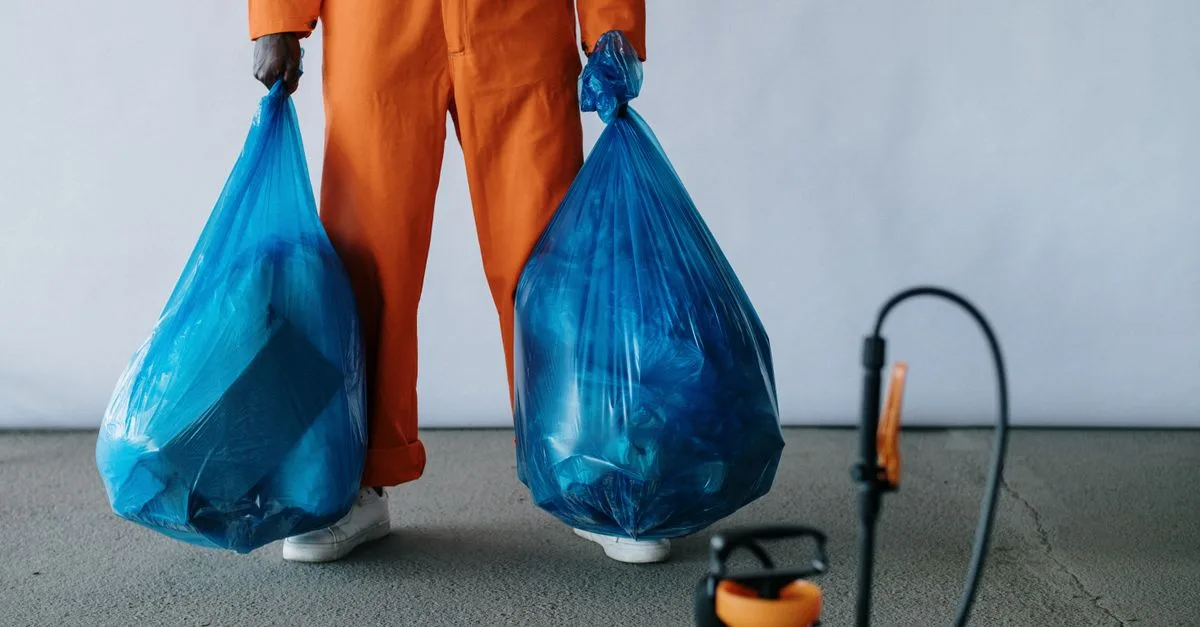 découvrez comment recycler et donner une seconde vie à vos vêtements grâce à des solutions simples et écologiques de collecte et de tri.