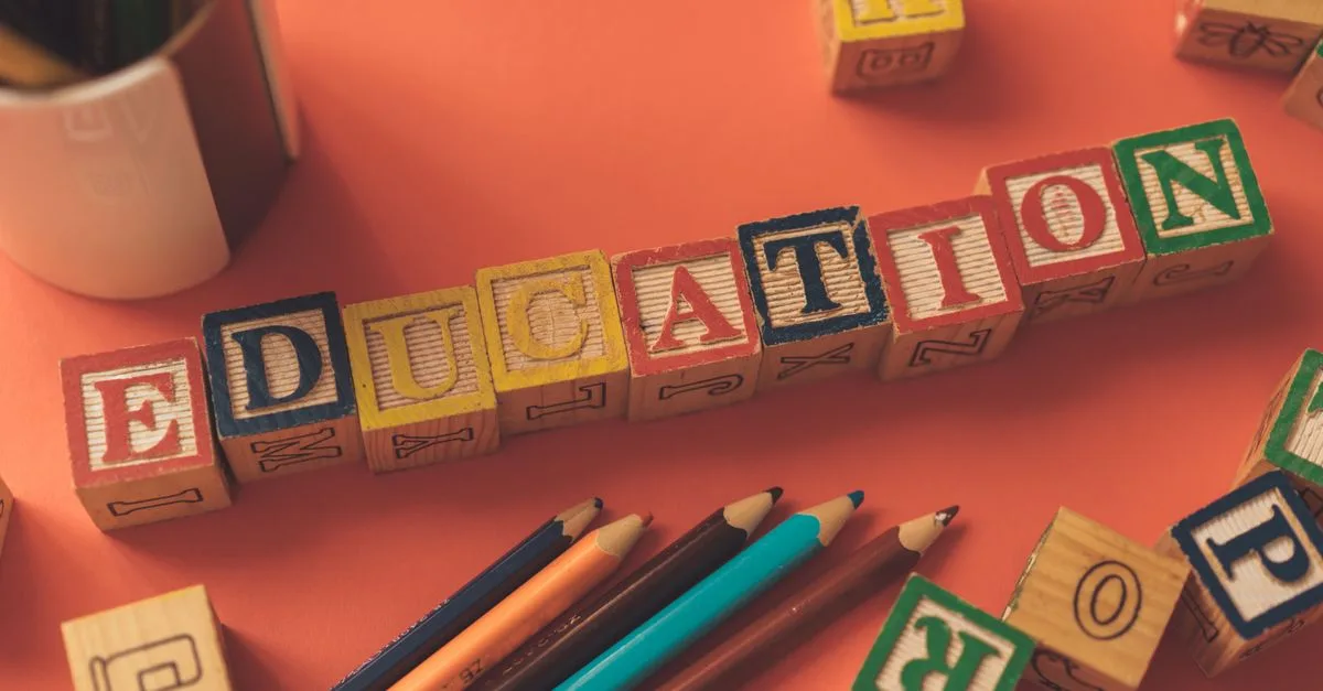 découvrez l'importance de l'alphabétisation précoce pour le développement des compétences en lecture et écriture chez les jeunes enfants. guide et conseils pour favoriser un apprentissage efficace dès le plus jeune âge.