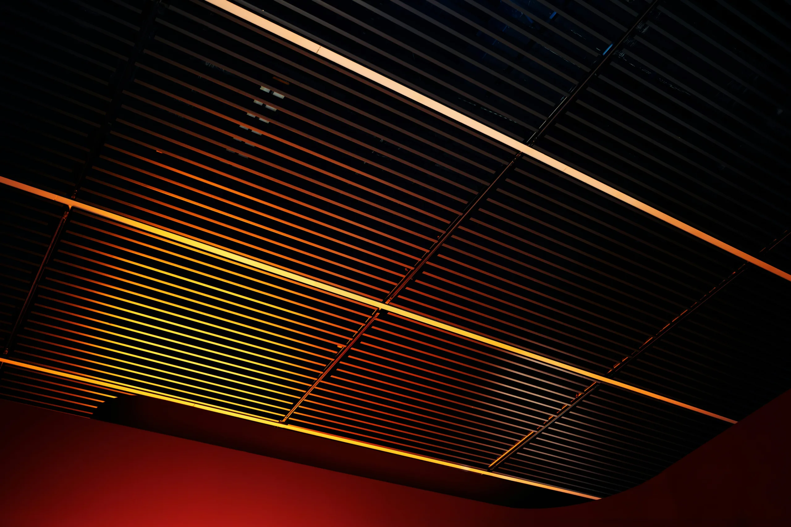 Plafond rayonnant bien isoler au-dessus avec de la laine de verre