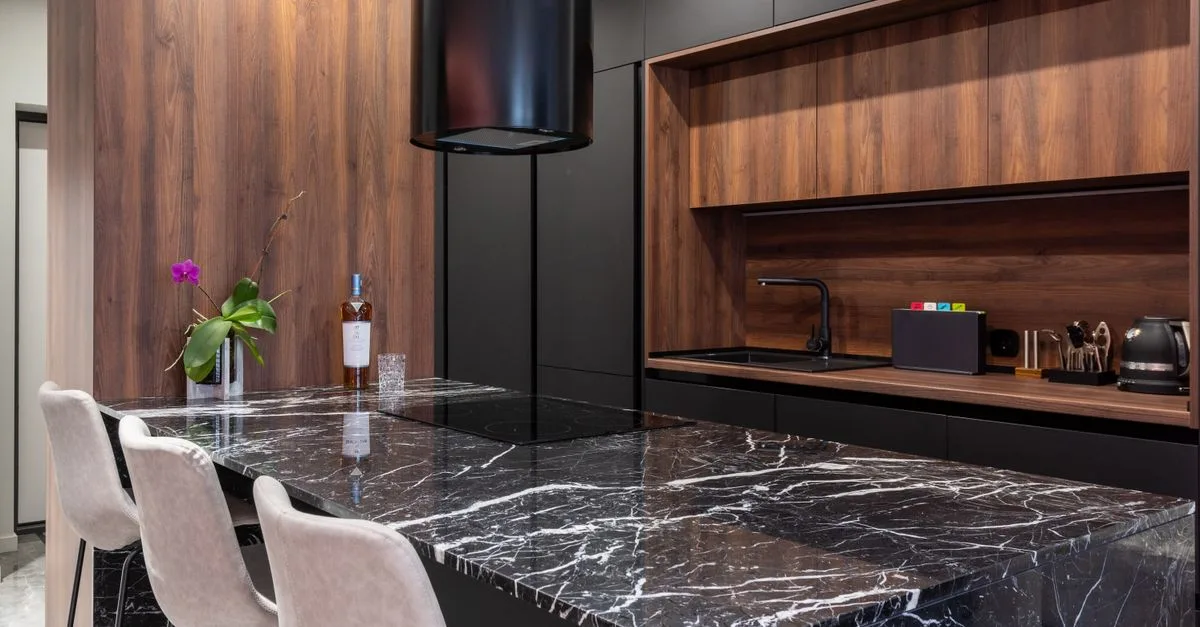 découvrez comment choisir et installer une prise électrique adaptée à votre plaque de cuisson, en respectant les normes de sécurité.