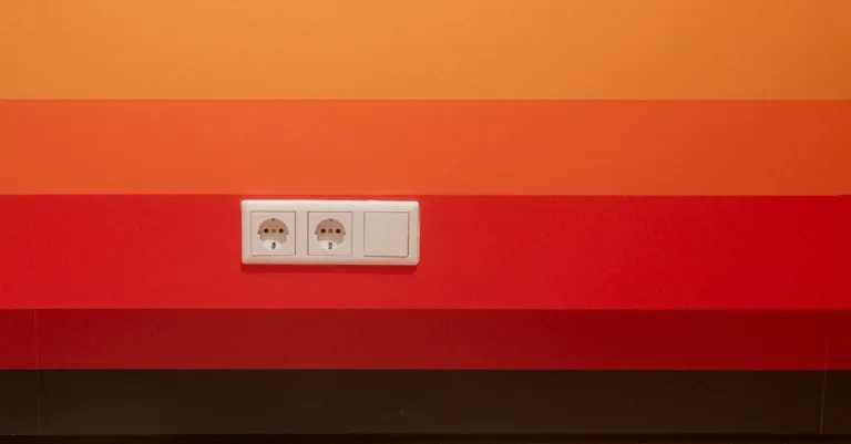 découvrez comment choisir et installer une prise électrique adaptée à une plaque de cuisson, en respectant les normes de sécurité.