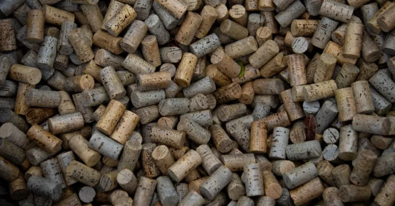 découvrez l'importance du recyclage du liège pour préserver l'environnement et soutenir une économie durable. apprenez comment recycler vos bouchons en liège efficacement.