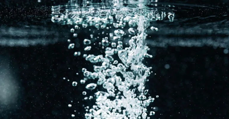 découvrez tout sur la consommation d'eau : conseils pratiques, statistiques et astuces pour économiser l'eau au quotidien.