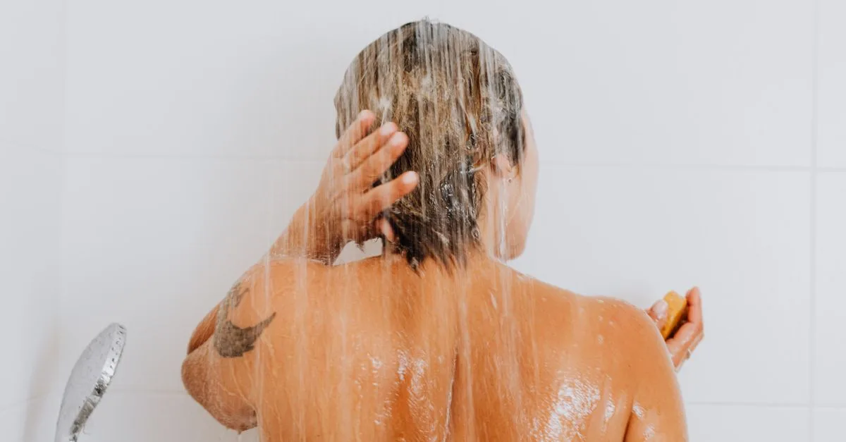 découvrez comment optimiser la consommation d'eau sous la douche pour économiser de l'eau et réduire votre facture tout en profitant d'une douche agréable.